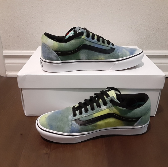 Vans - Picture 2 of 5